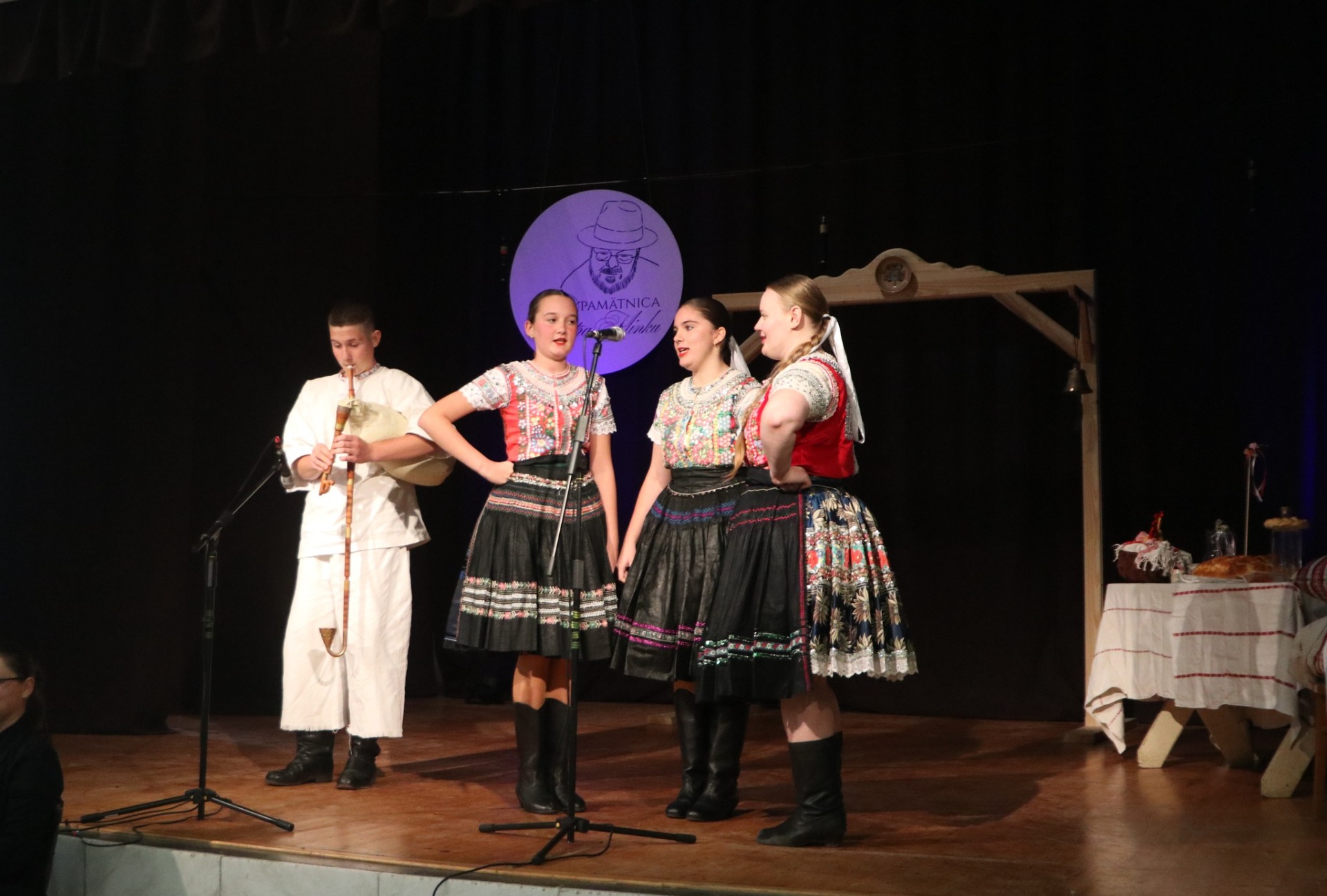 Interpreti ľudovej piesne na speváckej súťaži