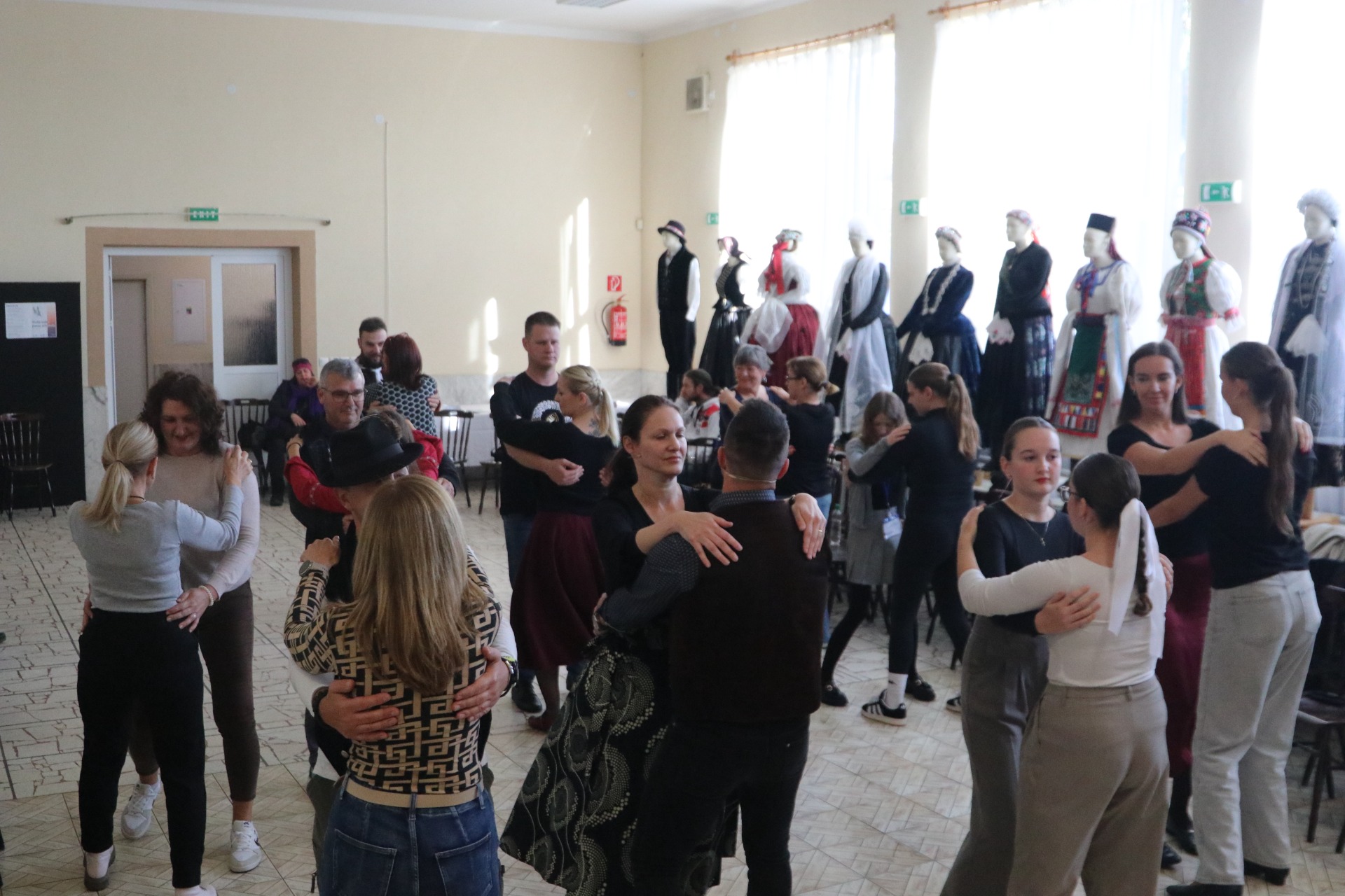 Tanečná dielňa hontianskych tancov pod vedením manželov Morongovcov